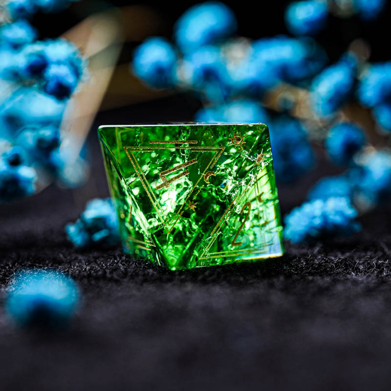 Green Glass D&D Dice Set Handm - Board Game Logo recension och pris