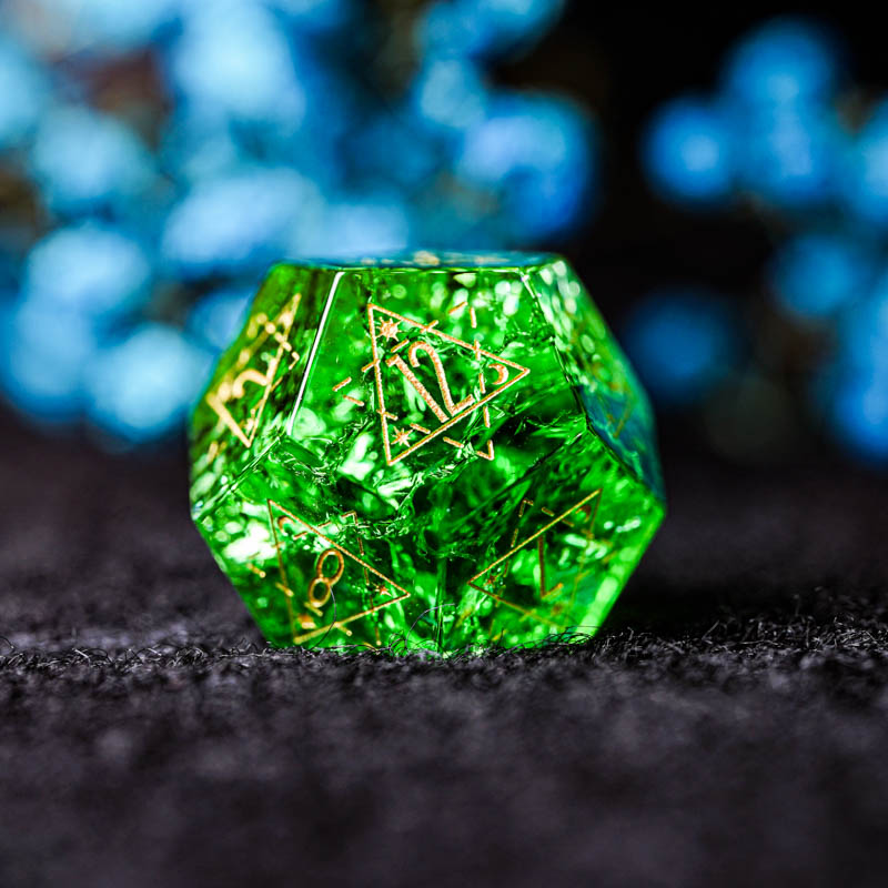 Green Glass D&D Dice Set Handm - Board Game Logo recension och pris