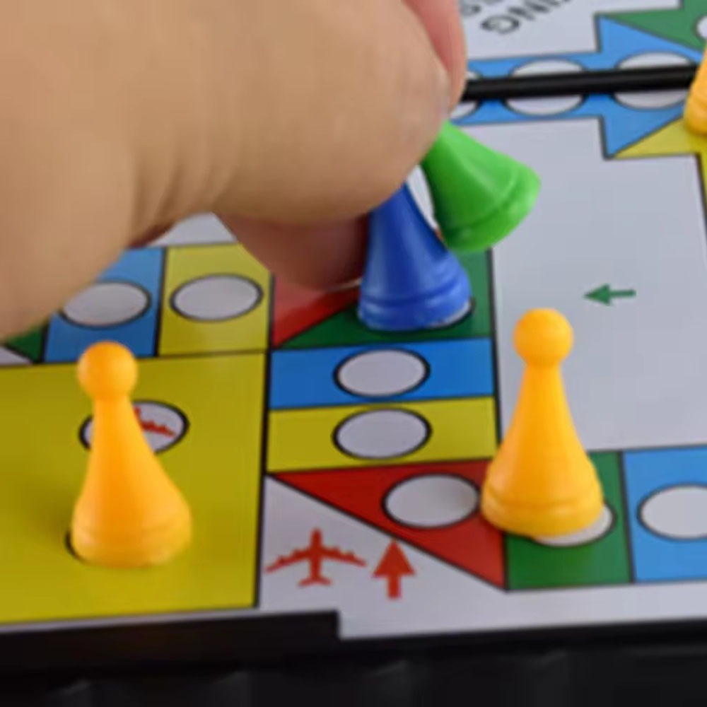 Foldable magnetic flying chess - Board Game Ludo recension och pris